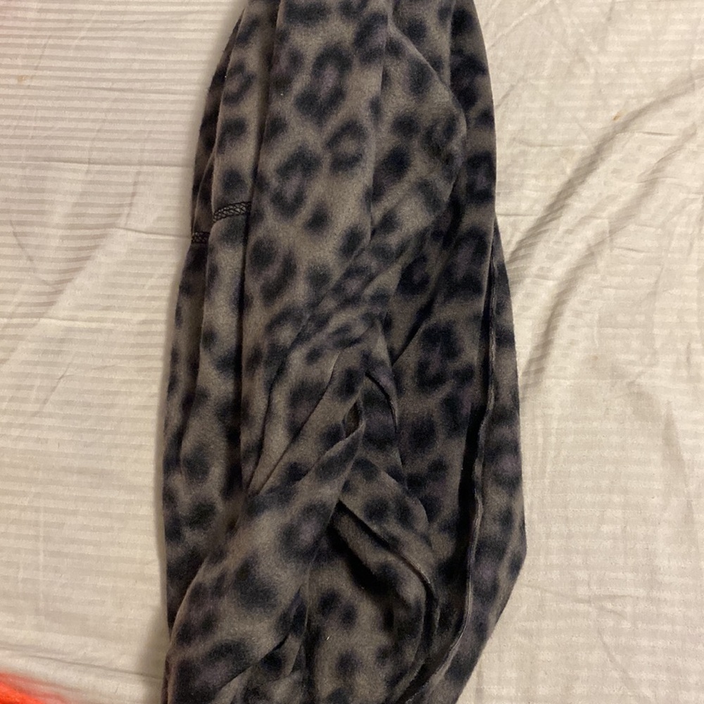 Six scarf bundle - Picture 5 of 12